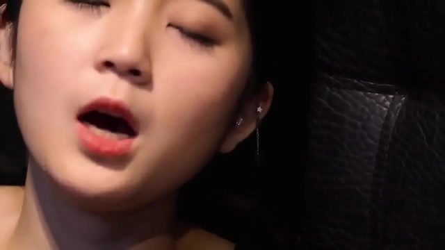 Phim sex Hàn Quốc hay – Hiếp dâm em gái khi đang nứng lồn thủ dâm
